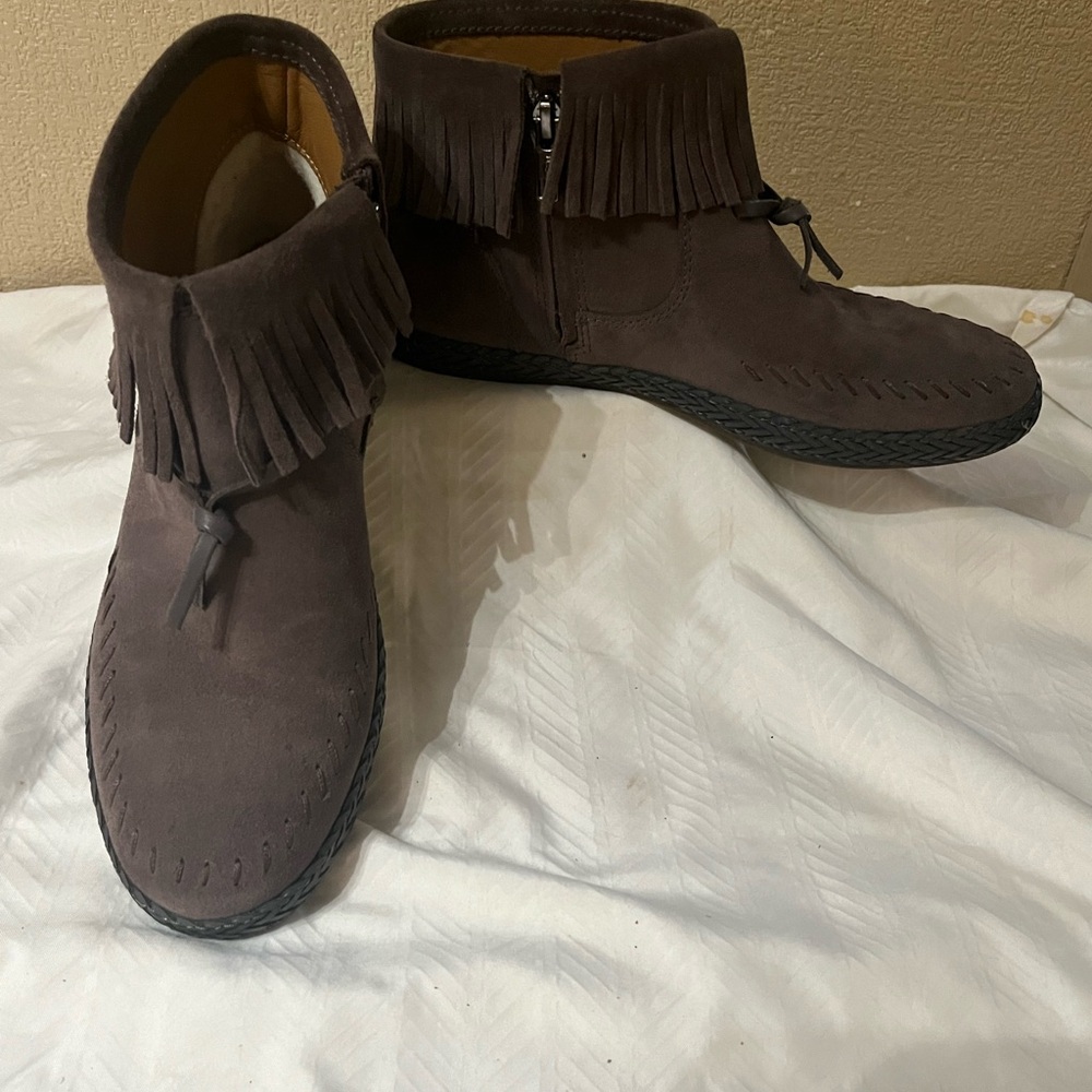 NWOB UGG Kennadi Ankle Boots